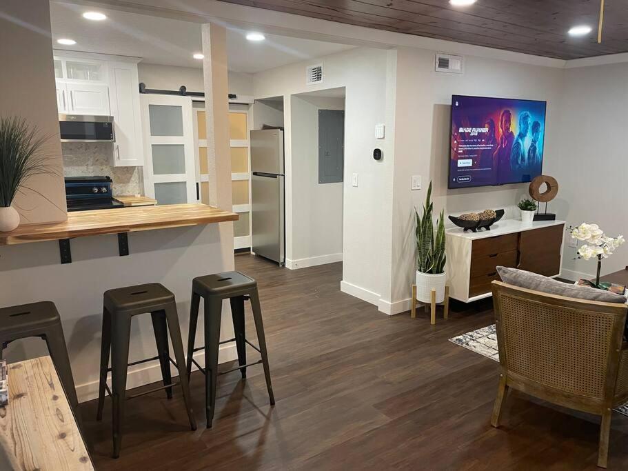 Shares Courtyard Luxury Apt - New! Rockledge Eksteriør bilde