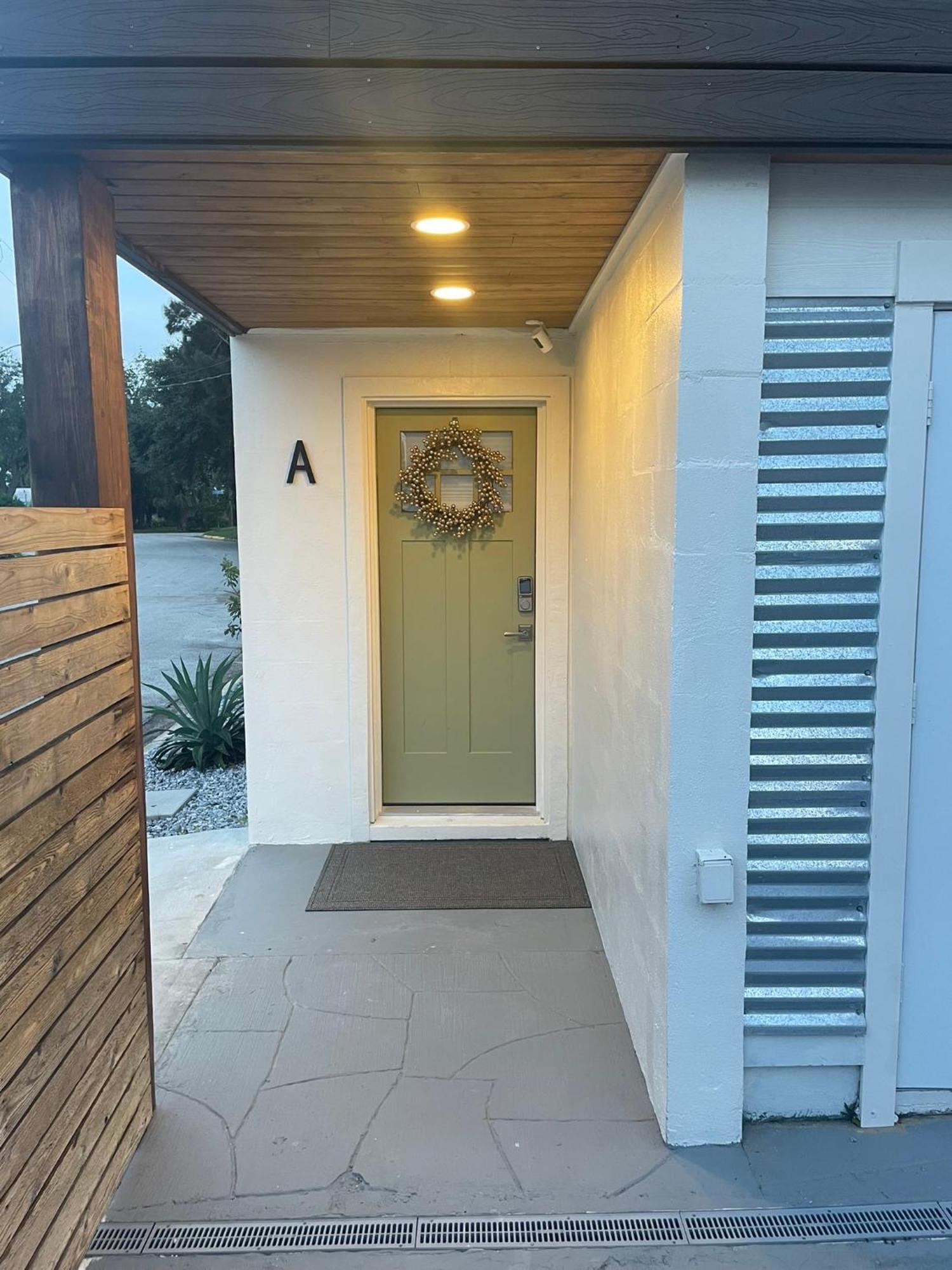 Shares Courtyard Luxury Apt - New! Rockledge Eksteriør bilde