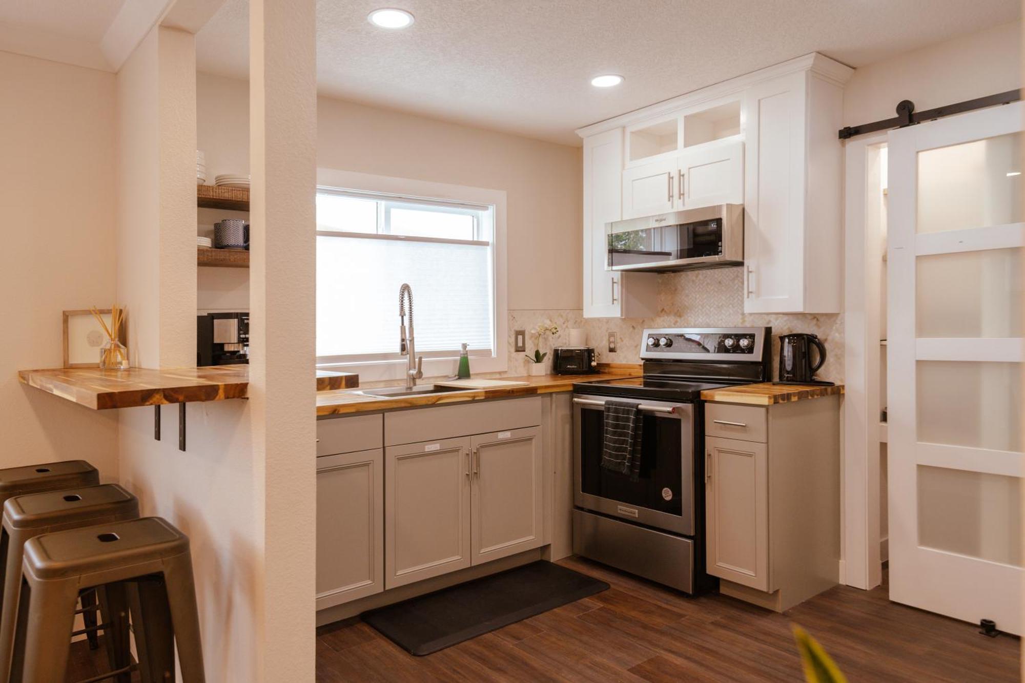 Shares Courtyard Luxury Apt - New! Rockledge Eksteriør bilde